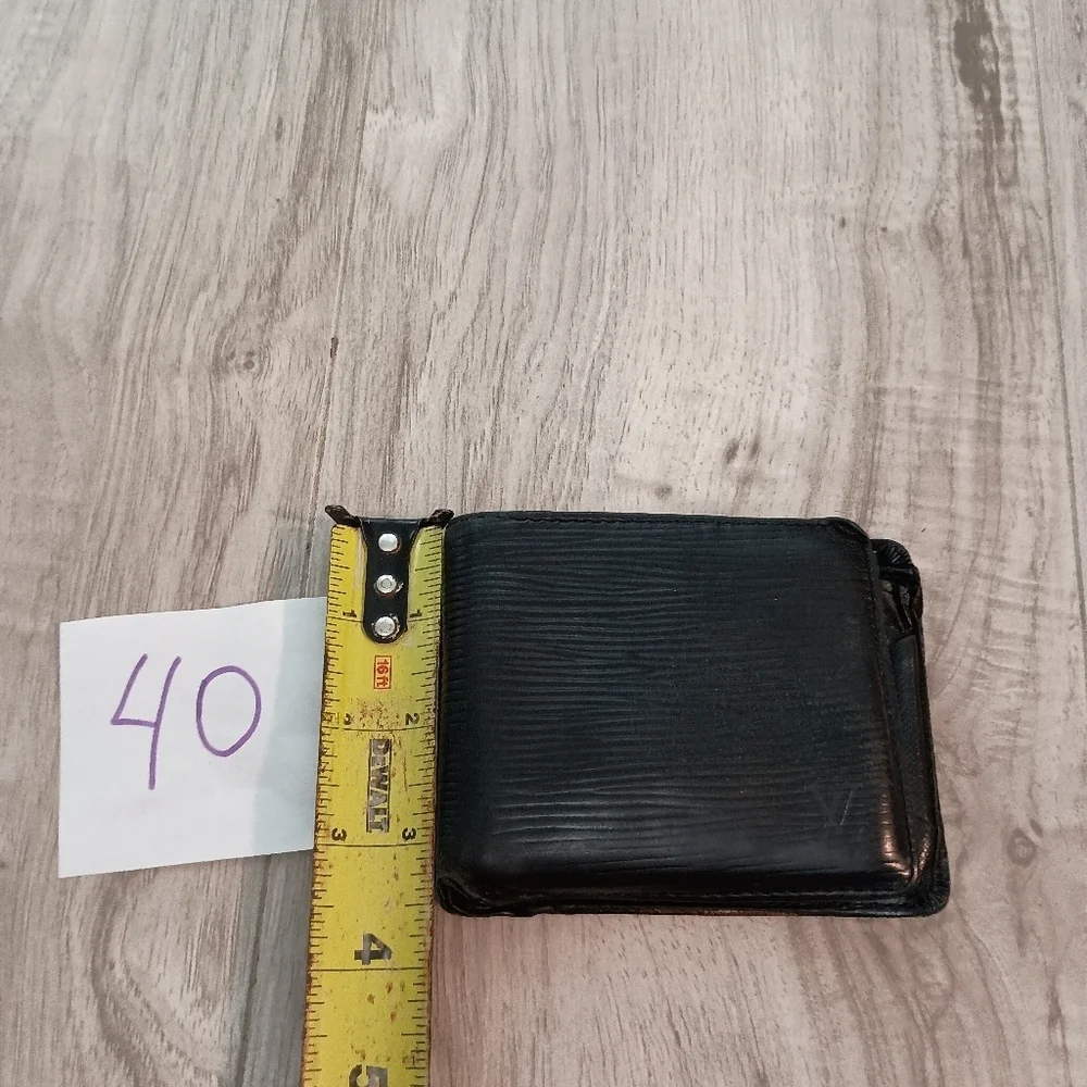Authentic LOUIS VUITTON EPI LEATHER MENS BIFOLD WALLET BLACK